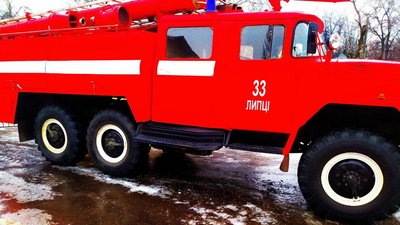 На Харківщині рятувальники витягли швидку з непроїзної дороги