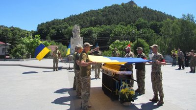 У Кременці попрощалися з захисником Артуром Степаненком У Кременці попрощалися з захисником Артуром Степаненком