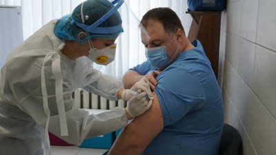 На Буковині за добу проти COVID-19 вакцинували майже дві тисячі людей