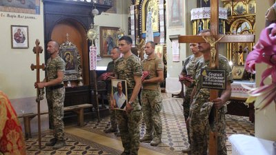 У Бережанській прощаються з військовослужбовцями У Бережанській прощаються з військовослужбовцями