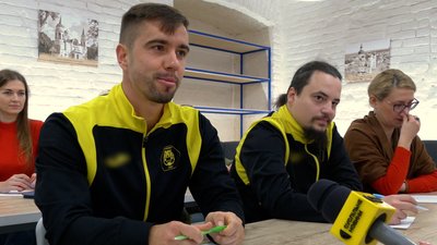 Плакали над текстом і згадували шкільні правила. Як у Чернігові писали диктант національної єдності Плакали над текстом і згадували шкільні правила. Як у Чернігові писали диктант національної єдності