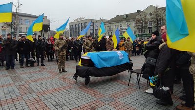 У Рівному попрощалися з 48-річним бійцем Сергієм Савтирою У Рівному попрощалися з 48-річним бійцем Сергієм Савтирою