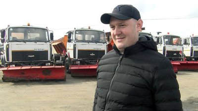 Очищають від сміття узбіччя доріг: у Луцьку триває санітарне прибирання міста Очищають від сміття узбіччя доріг: у Луцьку триває санітарне прибирання міста