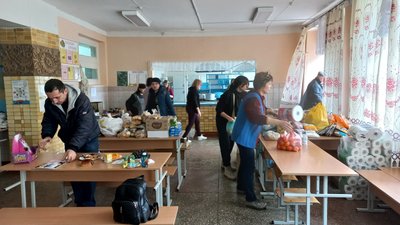 У школах Полтави поселяють людей із областей, де тривають обстріли У школах Полтави поселяють людей із областей, де тривають обстріли