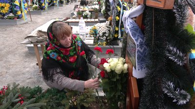 "Важко було на дрон зібрати": історія матері загиблого бійця та волонтерки Лариси Данічкіної з Рівного "Важко було на дрон зібрати": історія матері загиблого бійця та волонтерки Лариси Данічкіної з Рівного