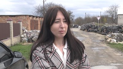 Хто звозить та скидає автомобільні шини на вулиці Гущанській у Луцьку Хто звозить та скидає автомобільні шини на вулиці Гущанській у Луцьку