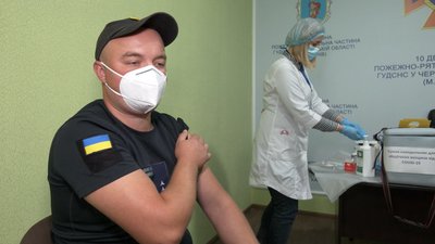 У Черкасах вакцинували рятувальників У Черкасах вакцинували рятувальників