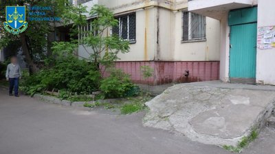 Будинок, у якому живе пенсіонер