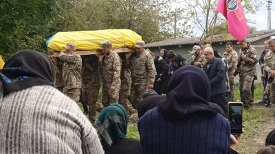 На Тернопільщині попрощалися із загиблими військовослужбовцями На Тернопільщині попрощалися із загиблими військовослужбовцями