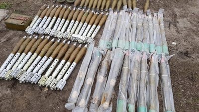 На Луганщині знайшли сім схованок зі зброєю та боєприпасами. ФОТО