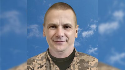 У Чернівцях прощаються з військовим Шпетком, який загинув на війні