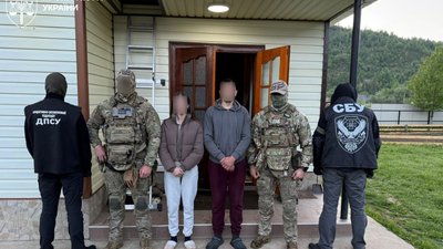 Обшуки у справі про злочинне угруповання, яке переправляло чоловіків за кордон