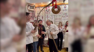 Ворожіння, обряди та гуляння – у Черкасах студенти та викладачі ЧНУ влаштували андріївські вечорниці Ворожіння, обряди та гуляння – у Черкасах студенти та викладачі ЧНУ влаштували андріївські вечорниці
