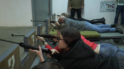 У тирах чотирьох ліцеїв Івано-Франківської громади розпочали навчання зі стрільби для охочих У тирах чотирьох ліцеїв Івано-Франківської громади розпочали навчання зі стрільби для охочих
