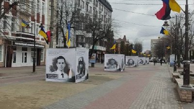 Біля кожного фото розміщено коротку довідку, яка розповідає про людей Біля кожного фото розміщено коротку довідку, яка розповідає про людей