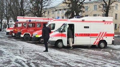 Хмельницьким рятувальникам передали благодійні автівки