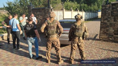 Запобіжний захід обрали закарпатцю за підробку документів та переправлення іноземців за кордон