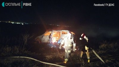 На Рівненщині під час руху загорілось авто