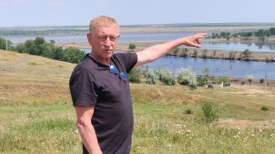 У Снігурівці фермер продовжує займатися посівною попри замінування та затоплення полів У Снігурівці фермер продовжує займатися посівною попри замінування та затоплення полів