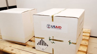 Пакунки з вакциною Pfizer