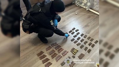 Зброя на Чернігівщині: затримали підозрюваного, який вдома зберігав понад 400 набоїв