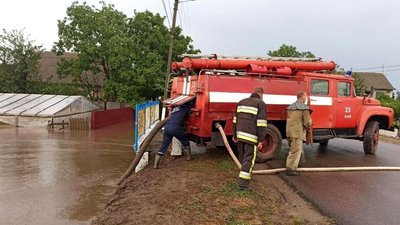 Підтоплені домівки, повалені дерева та травмовані люди: про наслідки негоди на Одещині Підтоплені домівки, повалені дерева та травмовані люди: про наслідки негоди на Одещині