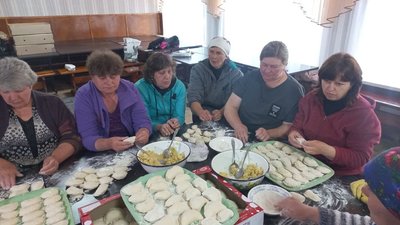 20 тисяч вареників для переселенців та військових приготували у громаді на Полтавщині