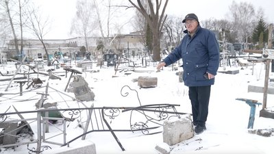 Наслідки обстрілу цвинтаря у Черкасах 24 грудня