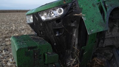 Атака РФ по селу на Чернігівщині: пошкоджені трактор та автомобіль