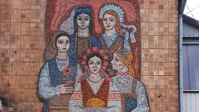 У Нововолинську хочуть знищити монументальне панно з українським прапором