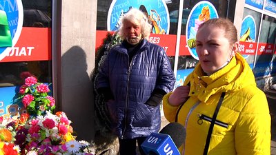 У Житомирі торгівля штучними квітами під забороною – продають живі
