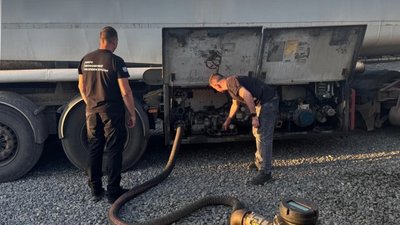 Чернівчан підозрюють у виготовленні та продажі фальсифікованого пального