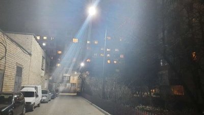 Два тижні без світла: у мікрорайоні Чернівців відновили вуличне освітлення