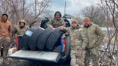 Роман Старіков з Чернігова разом з побратимами Роман Старіков з Чернігова разом з побратимами