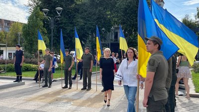 Підняли стяг в Черкасах Підняли стяг в Черкасах