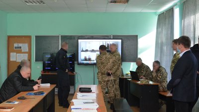 Погрожували підірвати міський суд. На Івано-Франківщині СБУ провела антитерористичні навчання Погрожували підірвати міський суд. На Івано-Франківщині СБУ провела антитерористичні навчання