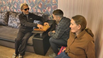 Завжди поруч: подружжя незрячих лучан розповіли про життя у темряві Завжди поруч: подружжя незрячих лучан розповіли про життя у темряві
