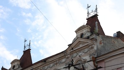 Маскарони, еркери та атланти. Архітектурні деталі Чернівців, котрих ви могли не помічати Маскарони, еркери та атланти. Архітектурні деталі Чернівців, котрих ви могли не помічати