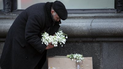 Операція "Першоцвіт-2023": у Вінниці тривають рейди щодо заборони продажу червонокнижних квітів