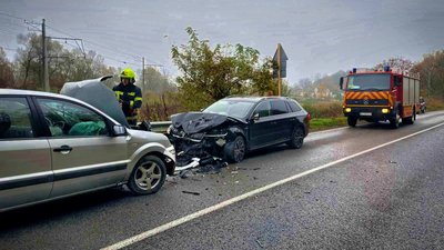 Внаслідок зіткнення двох автомобілів на Закарпатті травмувався один з водіїв Внаслідок зіткнення двох автомобілів на Закарпатті травмувався один з водіїв