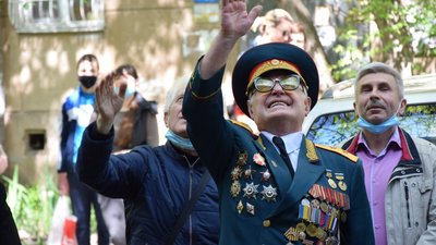 В Одесі із оркестром привітали 99-річного ветерана-морпіха