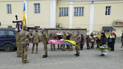 У Луцьку попрощалися з загиблим 20-річним бійцем У Луцьку попрощалися з загиблим 20-річним бійцем