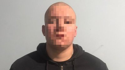 Стрілянина посеред міста: в Мукачеві затримали чоловіка зі зброєю