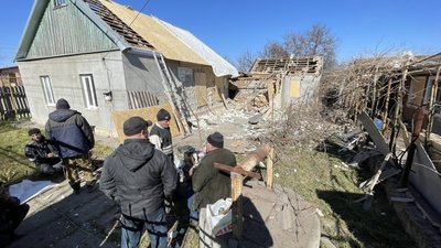 Обстріли Херсонщини: за добу армія РФ випустила 498 снарядів по будинках та об'єктам інфраструктури Обстріли Херсонщини: за добу армія РФ випустила 498 снарядів по будинках та об'єктам інфраструктури