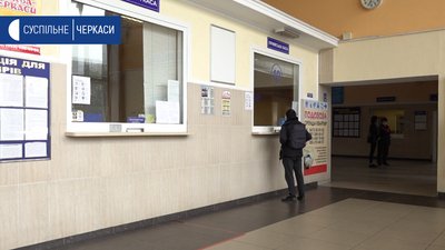У Черкасах відновили рух залізницею та міжміськими автобусами