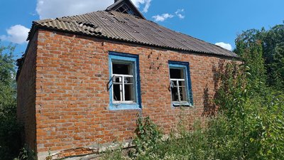 Російські окупанти обстріляли житлові будинки у Золочівській громаді Російські окупанти обстріляли житлові будинки у Золочівській громаді