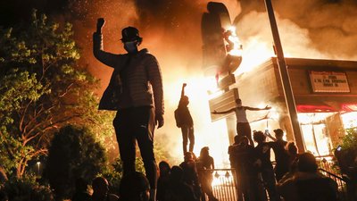 У найбільшому місті штату Міннесота третю добу поспіль тривають протести У найбільшому місті штату Міннесота третю добу поспіль тривають протести