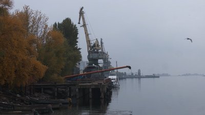 Понад дві тонни товстолоба випустили у черкаський Дніпро Понад дві тонни товстолоба випустили у черкаський Дніпро