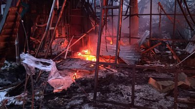 Обстріл Миколаївщини. Надзвичайники загасили дві пожежі Обстріл Миколаївщини. Надзвичайники загасили дві пожежі