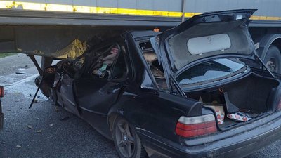 Машина в'їхала у вантажівку: на Черкащині в ДТП загинув чоловік Машина в'їхала у вантажівку: на Черкащині в ДТП загинув чоловік